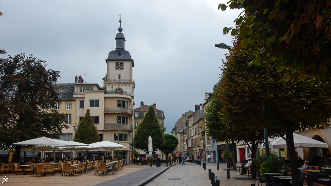 le beffroi et la place Anne Grommerch