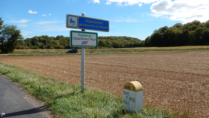 à la frontière de la Meurthe et Moselle et de la Meuse