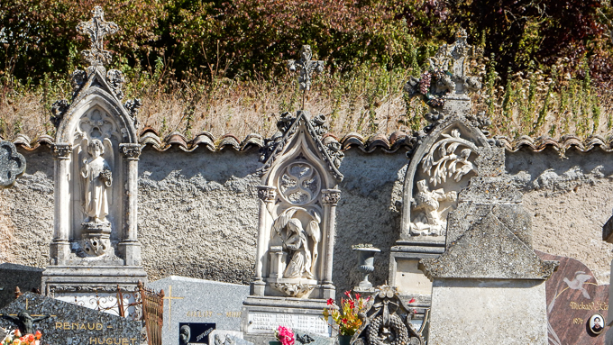 dans le cimetière de Sauvigny