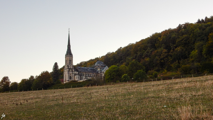 la basilique du Bois-Chenu, du Bois Chênu ou encore Sainte-Jeanne-d'Arc de Domrémy-la-Pucelle