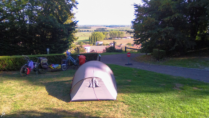 sur le camping le Château à Montigny le Roi