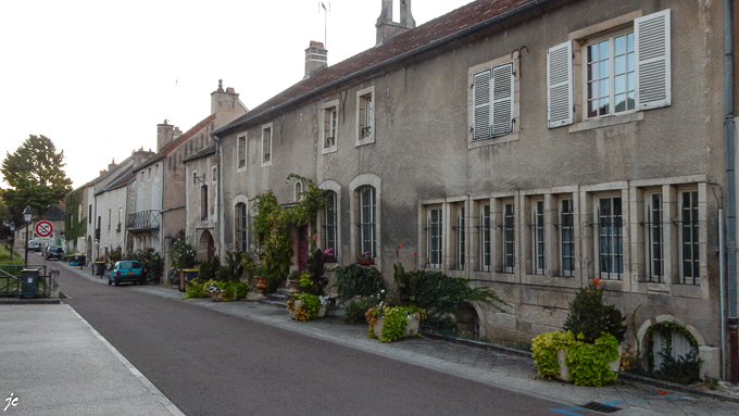 la rue Gambetta à Is sur Tille