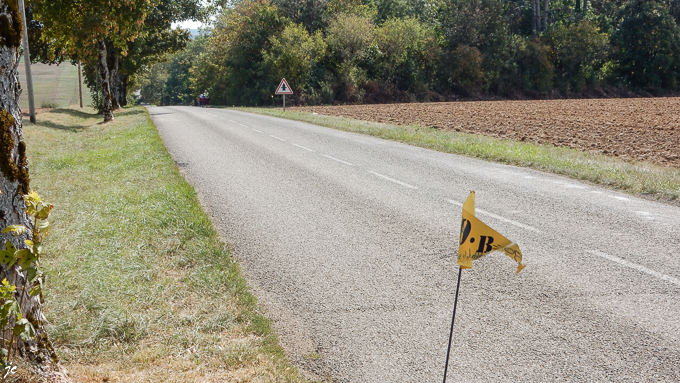 sur la D19 entre La Villeneuve les Convers et Lucenay le Duc, un des nombreux raidillons