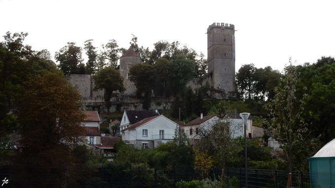 le donjon du château de Montbard
