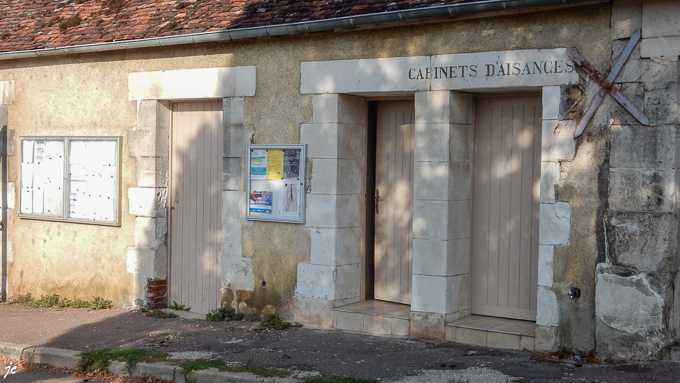 les cabinets d'aisance à Courson les Carrières