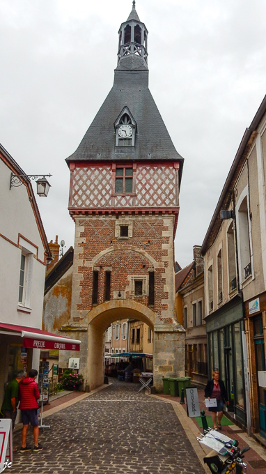 la tour de l'Horloge à St Fargeau