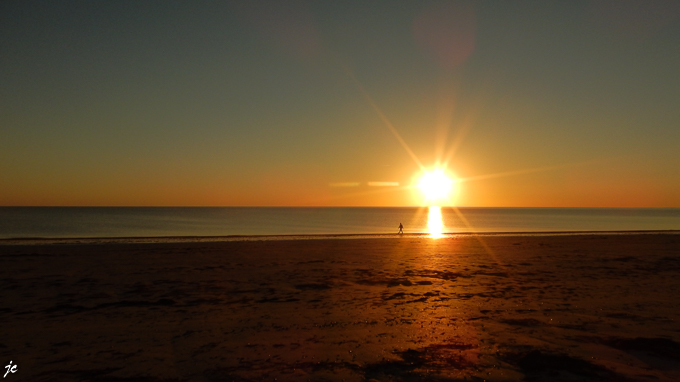 le coucher de soleil sur la plage de la Barbâtre