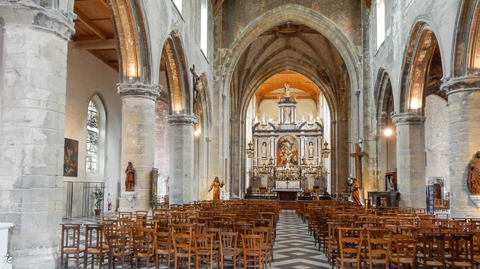 la nef et le choeur de l'église Notre Dame à Calais
