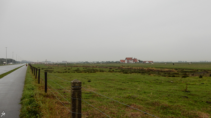 un paysage de Flandre sous la pluie