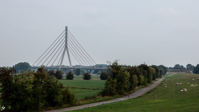 le pont sur le Rhin à Wesel